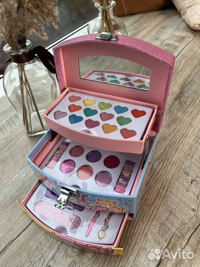 Чемоданы с косметикой