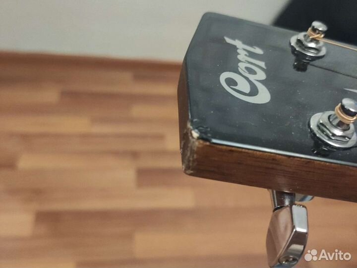 Продаю гитару+чехол Cort
