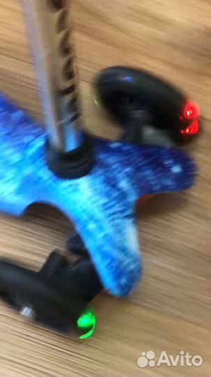 Самокат трехколесный со светящимися колесами