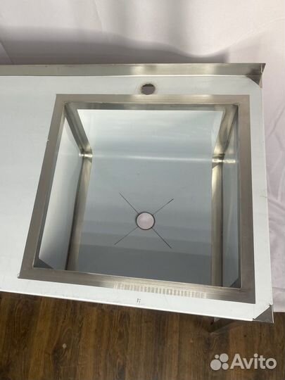 Стол разделочный с мойкой