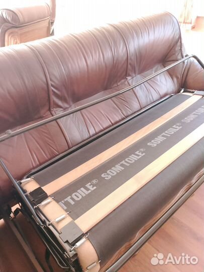 Кожаный диван раскладной и кожаные кресла +журналь