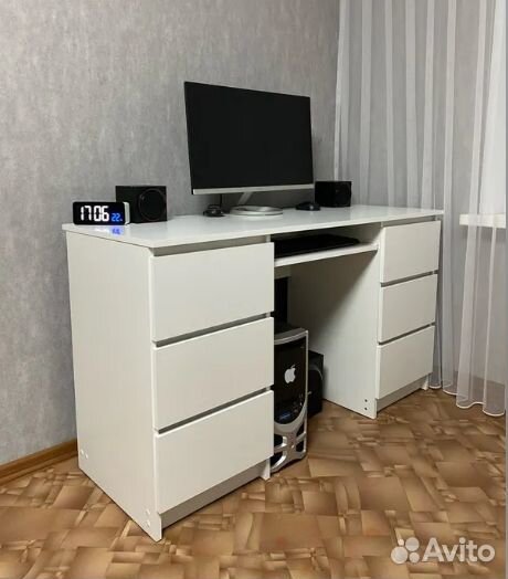 Письменный стол белый