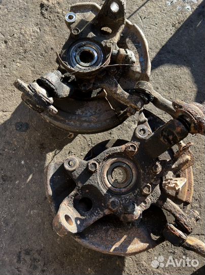 Mitsubishi pajero 3 передний кулак