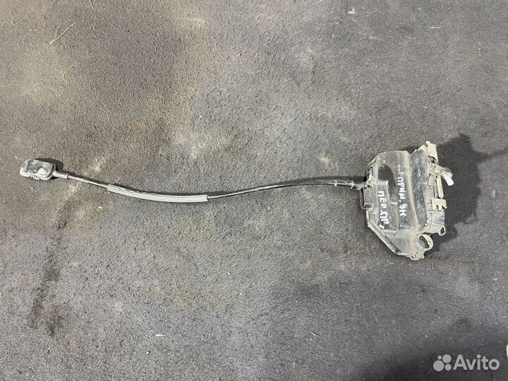 Замок передний правый Nissan Primera P12