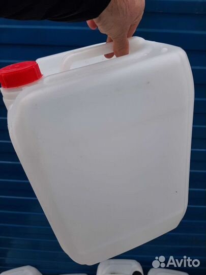 Канистры пластмассовая 20 л