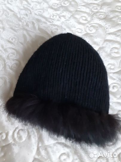 Продаю меховую шапку с воротником