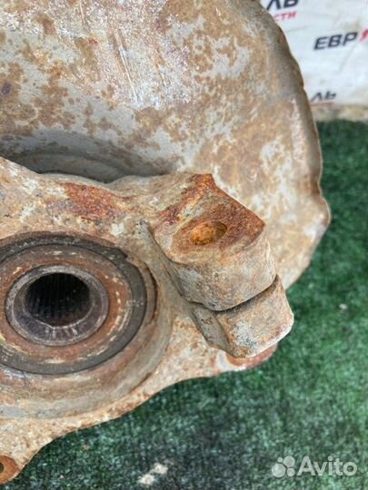 Кулак поворотный передний правый Mitsubishi Lancer