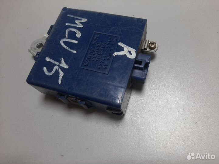 Блок управления дверями Toyota Harrier