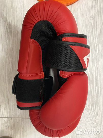 Боксерские перчатки