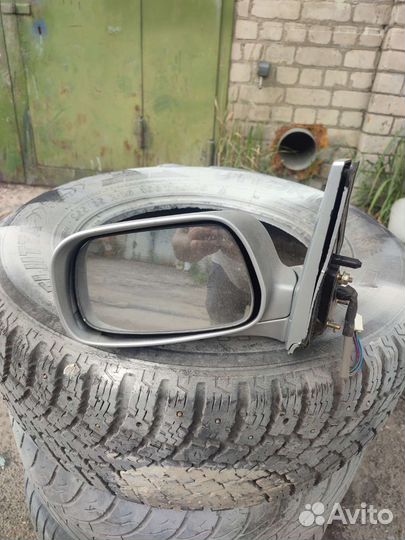 Pontiac vibe левое зеркало