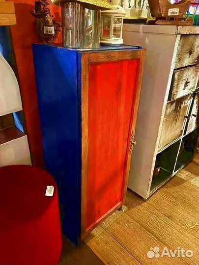 Шкафчик дизайнерский дерево