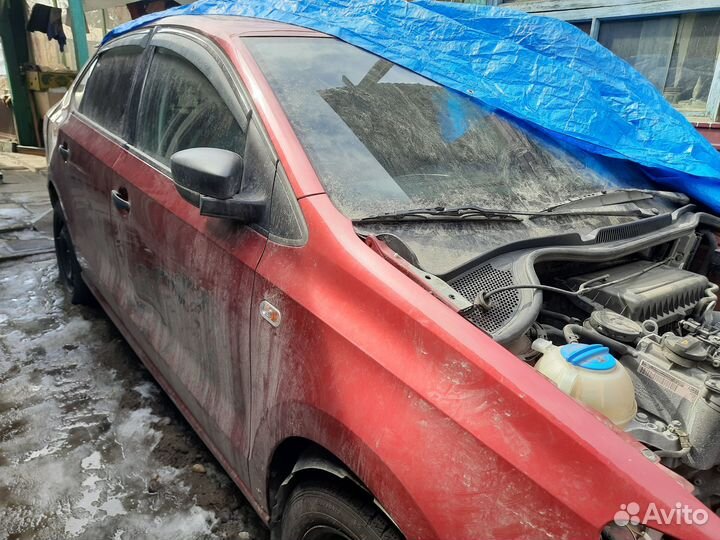 Volkswagen Polo 1.6 МТ, 2010, битый, 116 000 км