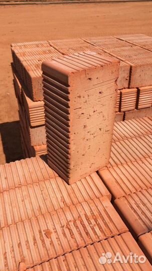 Строительный кирпич