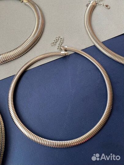 Omega колье чокер