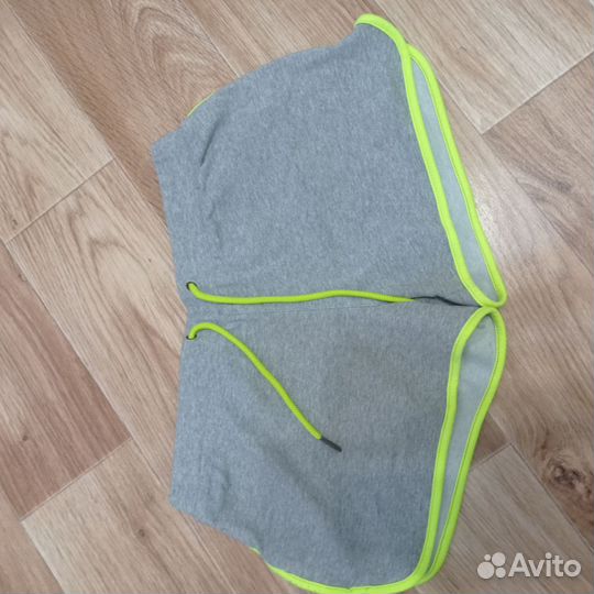 Спортивные шорты