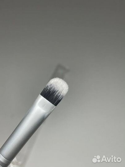 Кисть для теней The Balm