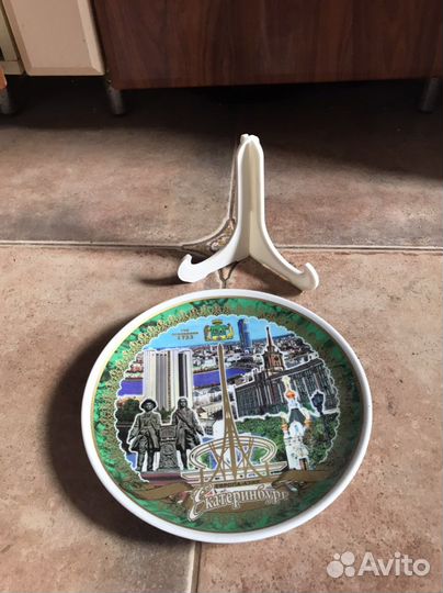 Тарелка на подставке