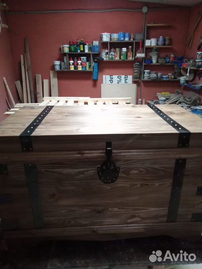 Сундук деревянный