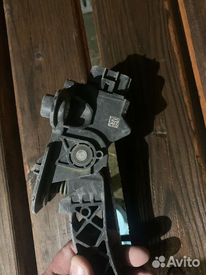 Педаль газа MN101544