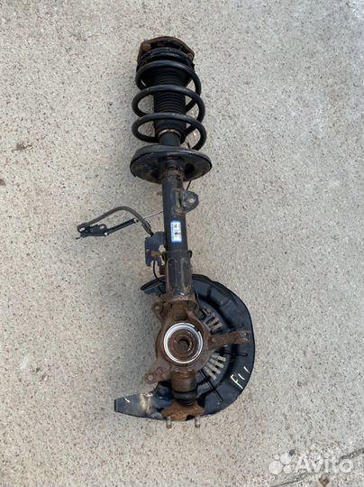 Правая стойка Тойота highlander в сборе с кулаком