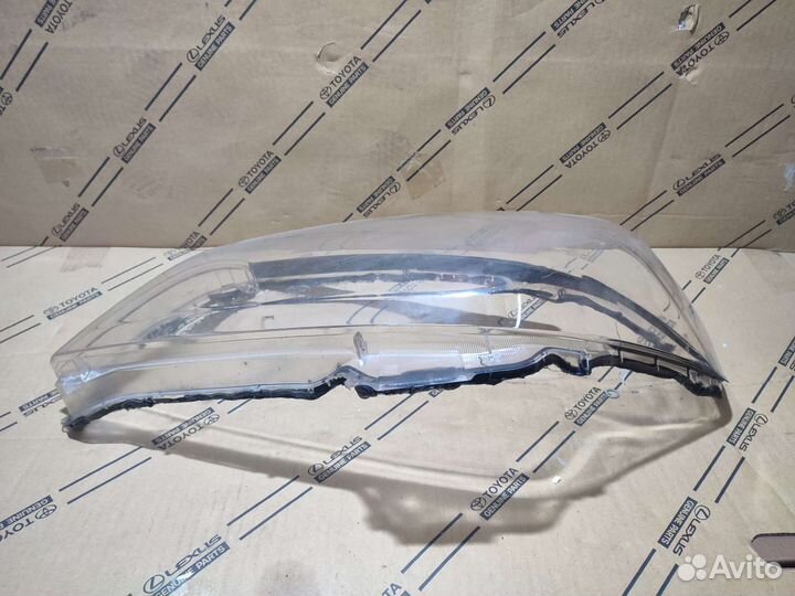 Стекло фары Toyota Land Cruiser 200