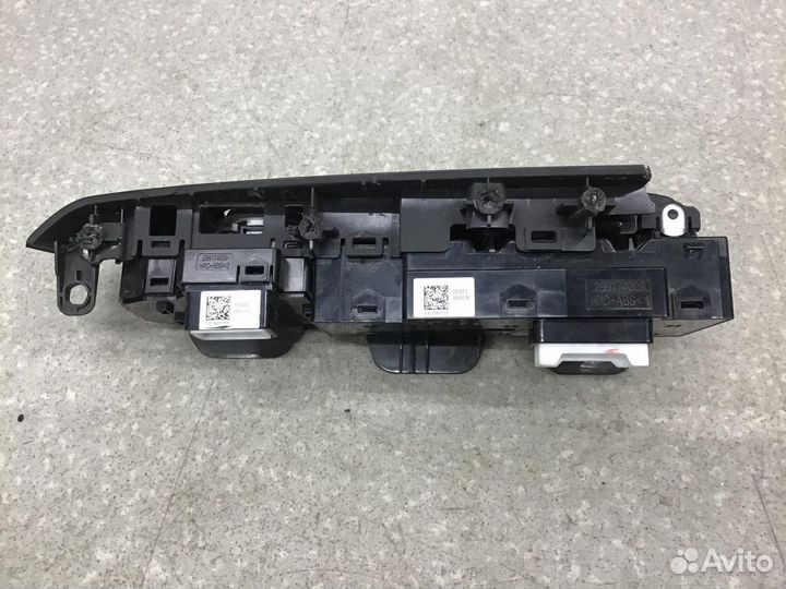 Блок управления стеклоподъемниками Hyundai Solaris