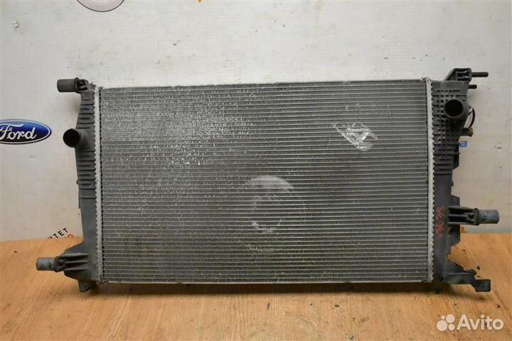 Радиатор охлаждения Renault Megane 3 хетчбек 5Д