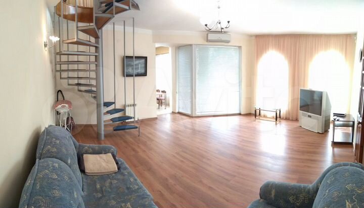 Дом 200 м² на участке 8 сот.