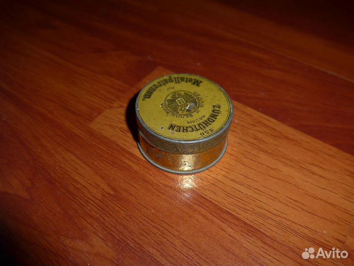 Баночка жестяная из-под капсюлей старинная