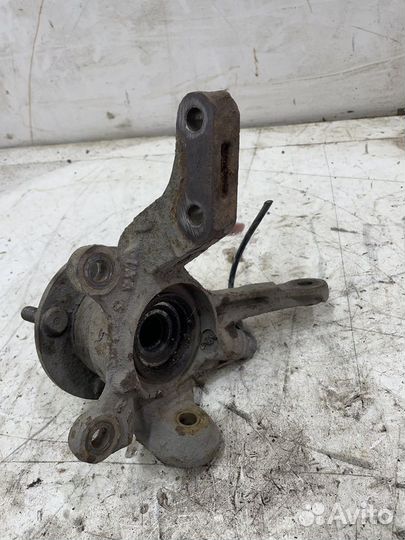 Кулак поворотный передний правый Nissan Cube