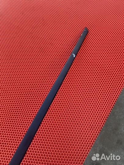 Молдинг передний правый для Павла на каризму