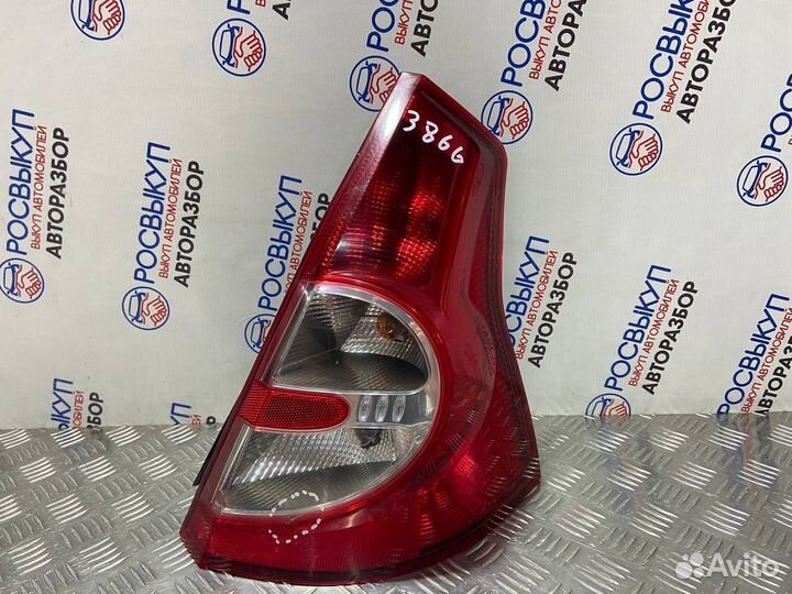 Фонарь правый Renault Sandero 1