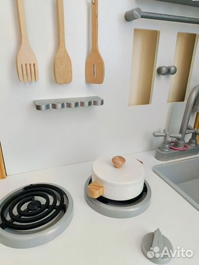 Детская деревянная кухня