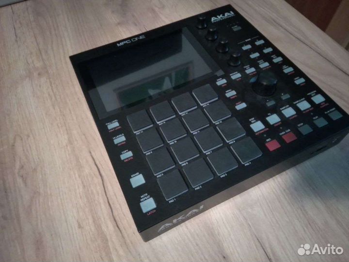 Akai MPC One (с гарантией от магазина )