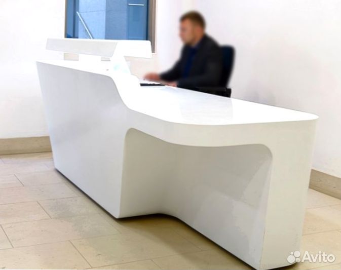 Ресепшн для офиса кварцевого агломерата