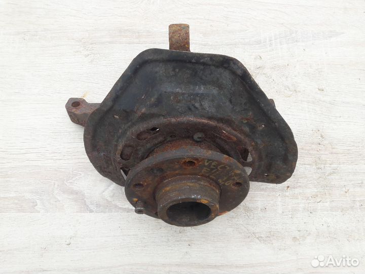 Кулак поворотный передний левый Opel Vectra B