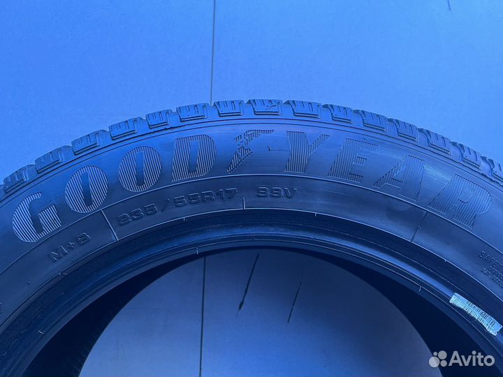 Goodyear EfficientGrip SUV 4x4 235/55 R17