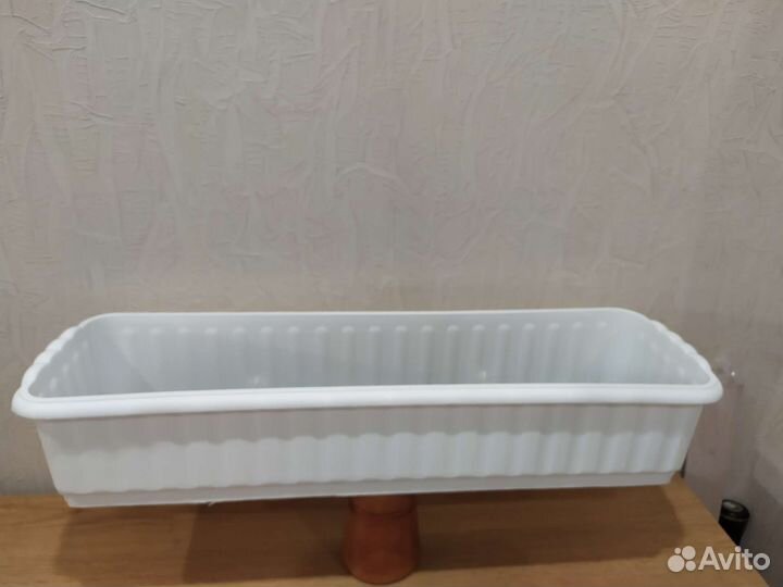 Балконный ящик для цветов и опоры для растений