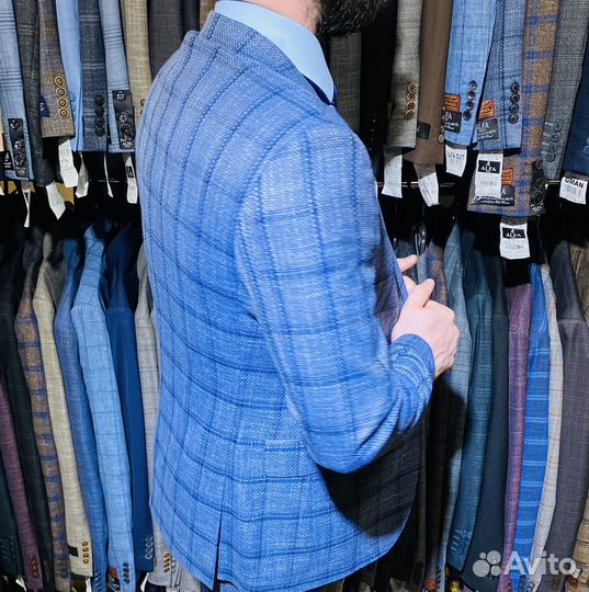 Мужской костюм в клетку на свадьбу