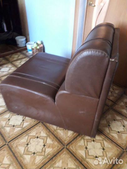 Кожанное кресло
