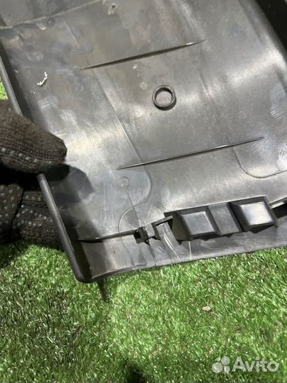 Накладка в салоне правая Renault Megane K4M 2008