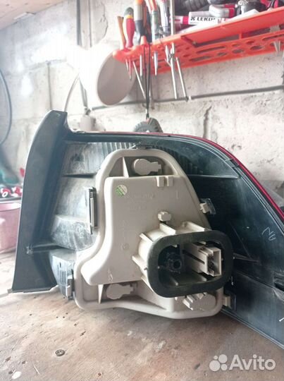 Задний левый фонарь на volkswagen polo седан