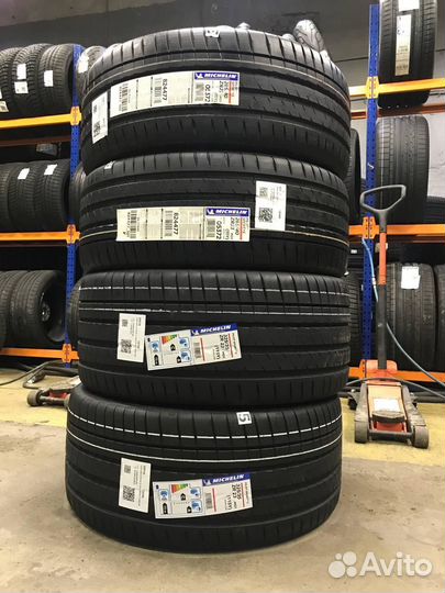 Michelin Pilot Sport 4 S 285/40 R23 и 325/35 R23 115Y