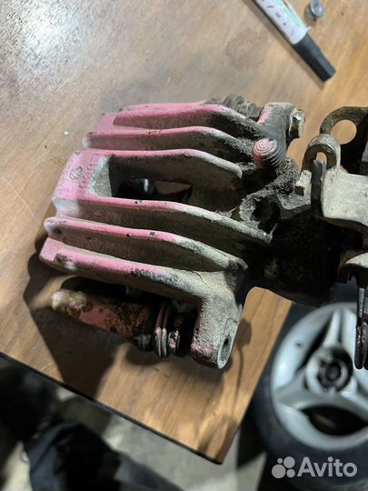 Суппорт задний Ауди А6 C5 Пассат B5 левый