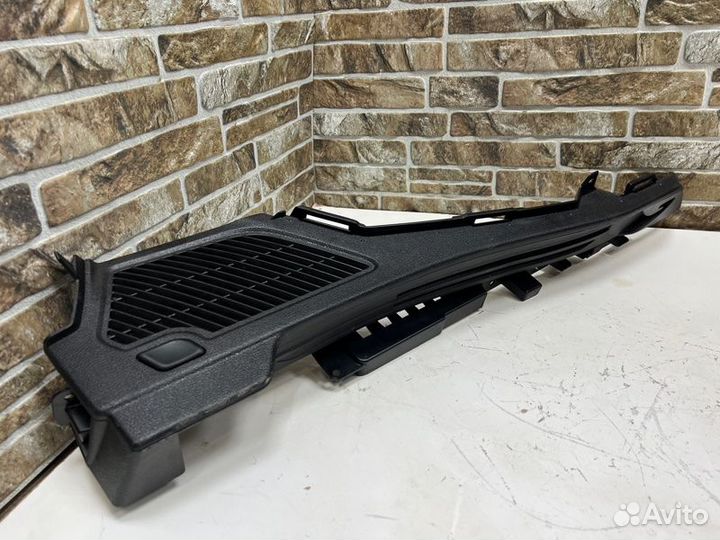 Направляющая шторки багажника задняя правая Bmw X5