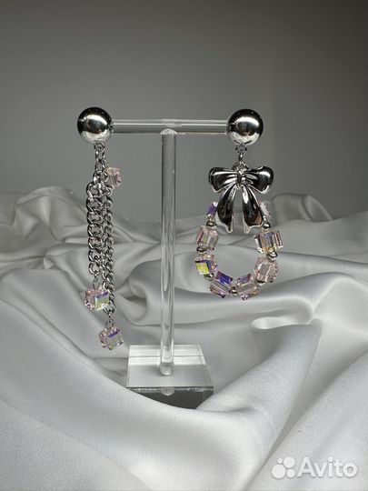 Ассиметричные серьги с бантом