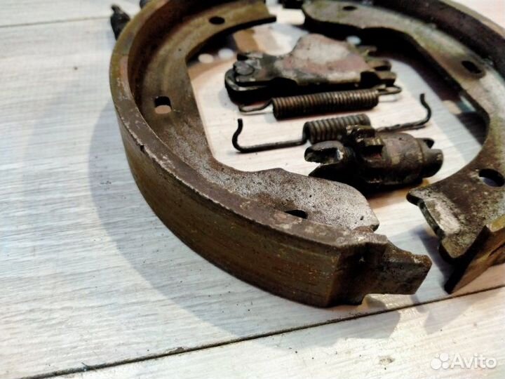 Колодки ручника Bmw X5 E53 M54B30 01/2004