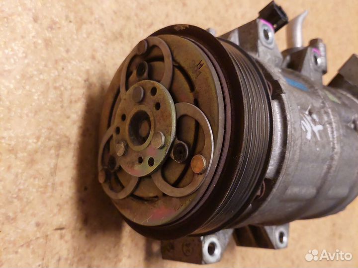 Компрессор кондиционера на QR20DE Serena tc24