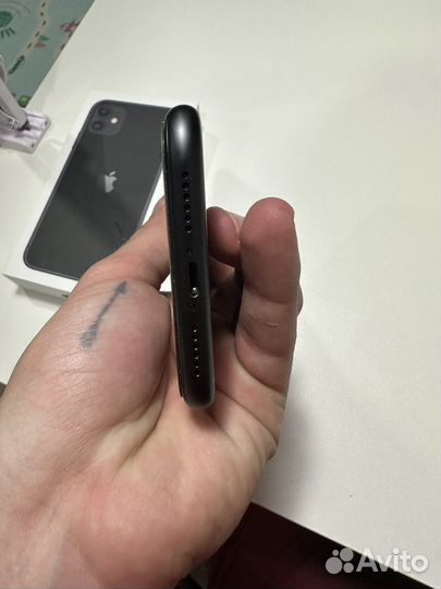 Телефон iPhone 11