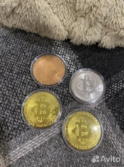 Сувенирная монета Bitcoin